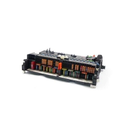 جعبه فیوز داخل موتور بی ام و 320 اتاق e46