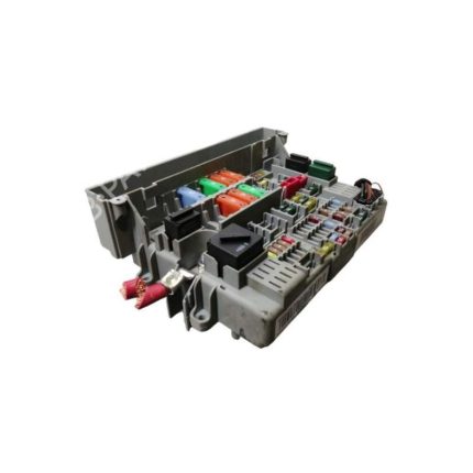 جعبه فیوز داخل موتور بی ام و 325 اتاق e90