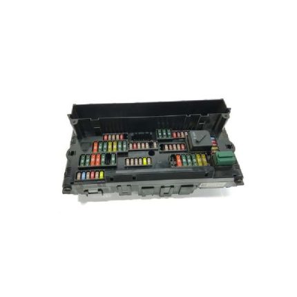 جعبه فیوز داخل موتور بی ام و 523 اتاق f10