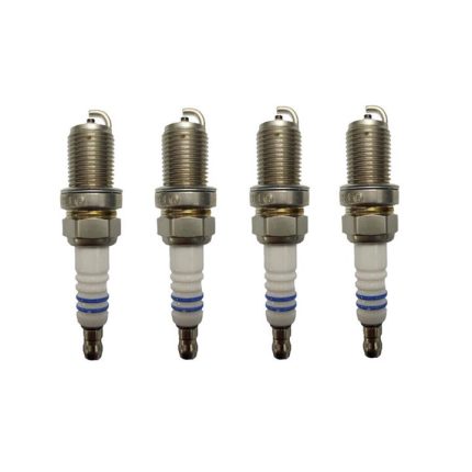 شمع خودرو بوش مدل تک پلاتین پایه کوتاه کد FR7DC ( 8) CHINA بسته 4 عددی