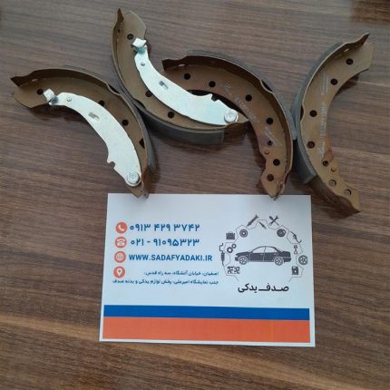 لنت و کفشک عقب هلالی چسبی ایساکو 1460101709